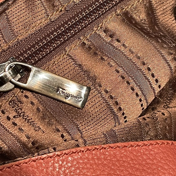 Salvatore Ferragamo Salmon Leather Ruched Hobo Bag [GG-21B247] - Picture 12 of 16